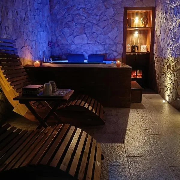 SPA ROOM SICILIA - Intera casa con spa privata Jacuzzi Sauna Bagno di Vapore ad uso illimitato, hotel v destinaci Rosolini
