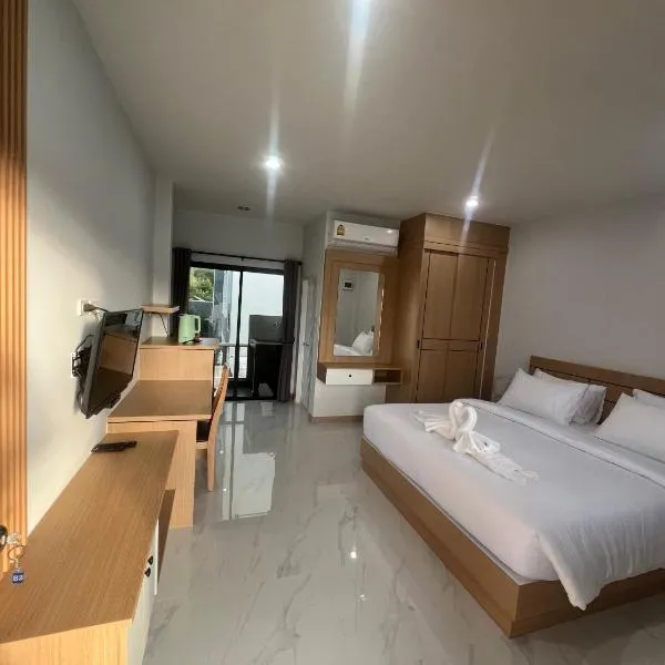 J2 Airport Mansion, hotel en Nai Yang Beach