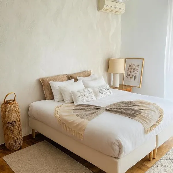 OLIVAIS AIRPORT l Premium Climate Comfort & Quick Airport Access, hotel Lisszabonban