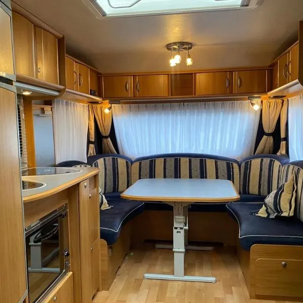 Aurora Caravan Near Bergen - NO shower, hotel u gradu Strusshamn