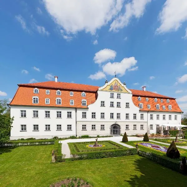 Schloss Lautrach, hotel in Legau