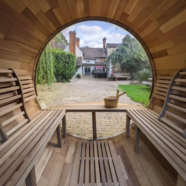 A historic Pub with a modern twist - The Greyhound, ξενοδοχείο σε Μπέρι Σαίν Έντμουντς