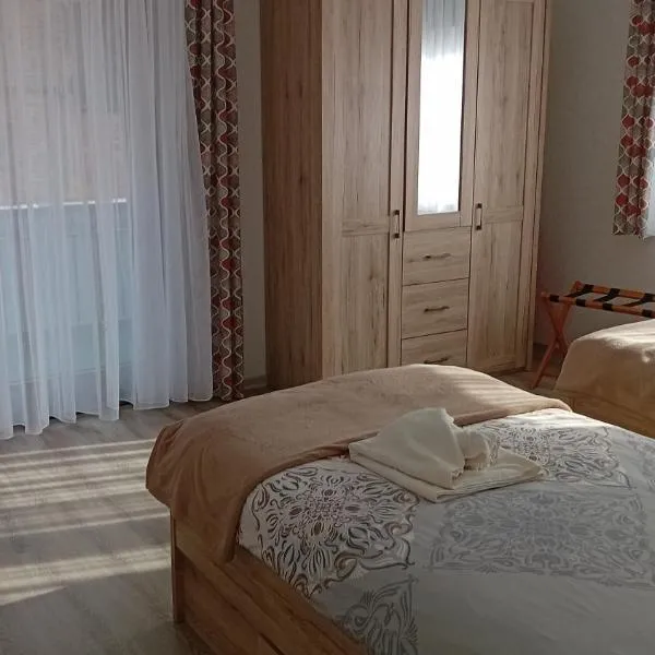 RJS Lambach GbR, Ferienwohnung am Dorfplatz, hotel en Waldkappel