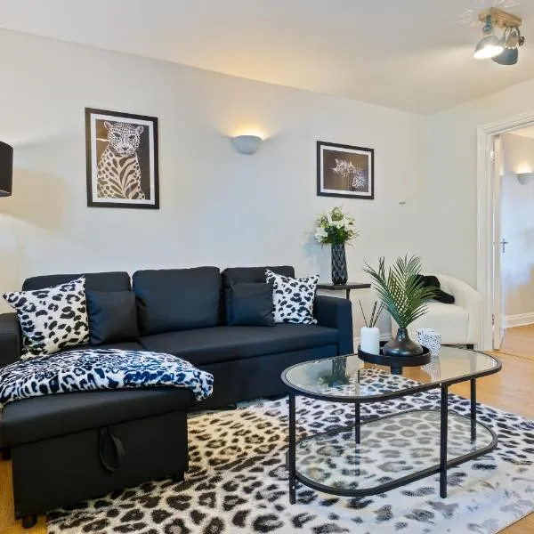 The Tudor Escape - 3 Bedroom House in Canterbury City Centre with Parking, viešbutis mieste Kenterberis