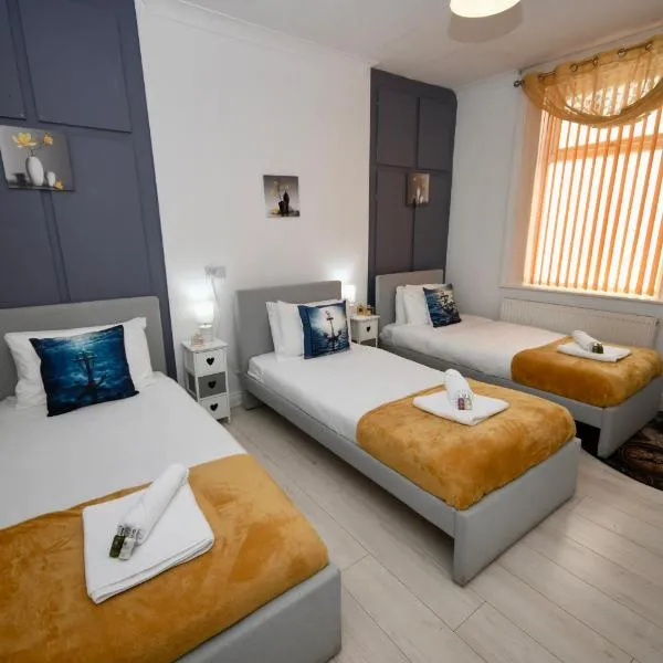 The Lower Deck-South Shields 4 seperate beds sleeps 5 Contractor and Long Stay Rates, Hotel in South Shields