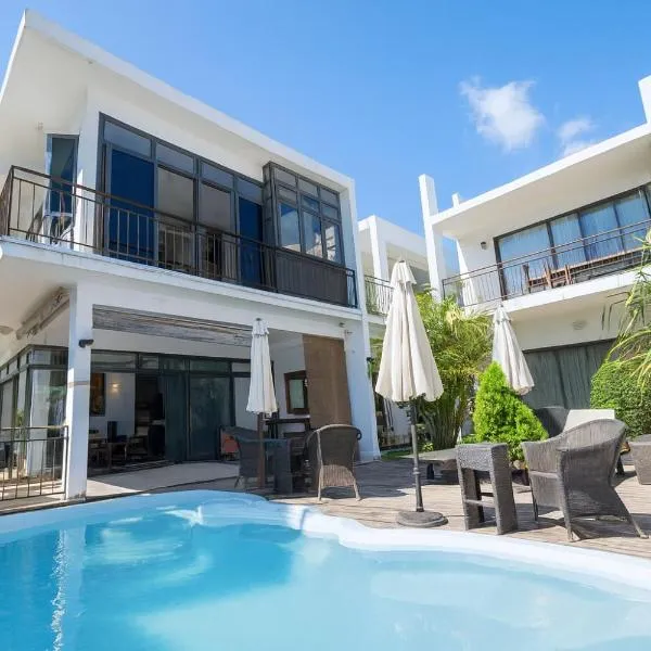 Villa Alizée - Boutique Hôtel Expérience - Idéal Couples & Pros - Piscine - Restaurant - Rooftop bar - Parking privé - 10min Port-Louis - Ambiance Tropical chic & authentique, hotel en Port Louis