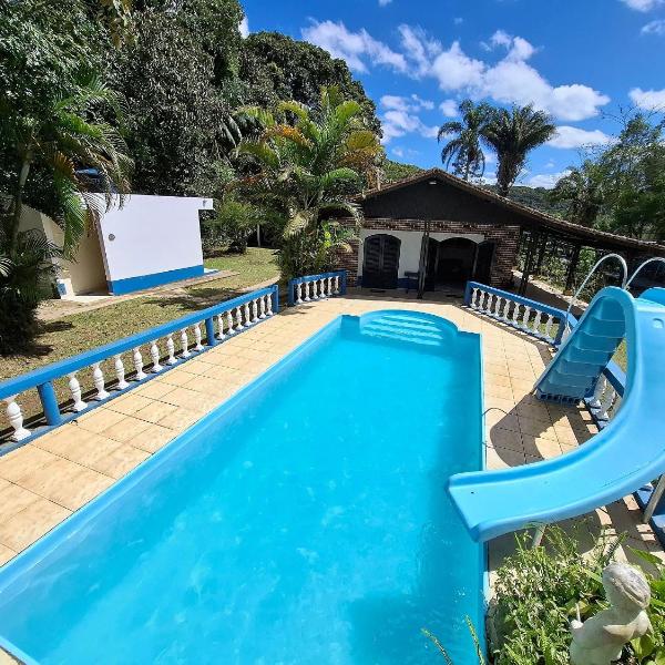 Sitio com piscina, campo de futebol e lagos LT0015
