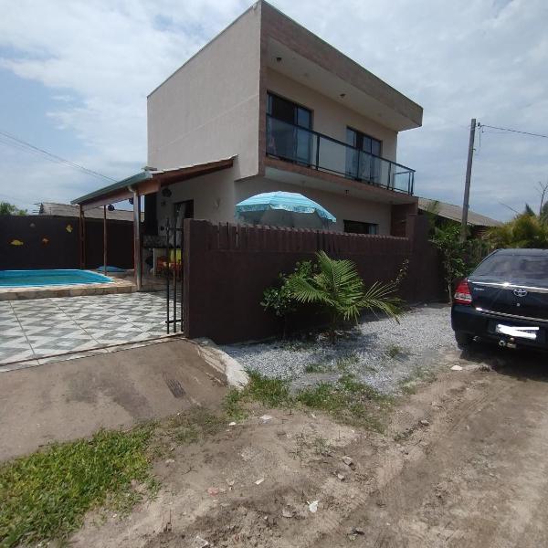 Casa com piscina próximo à praia