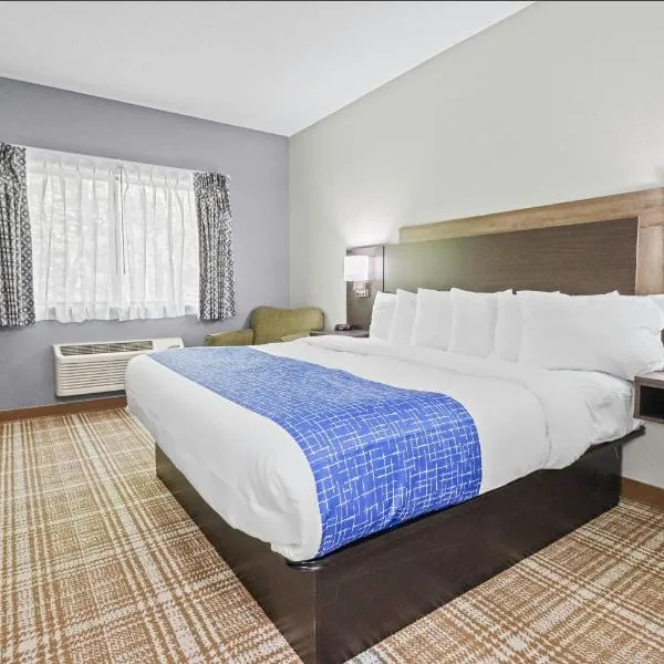 GrandStay Hotel & Suites Minocqua、ミノクアのホテル