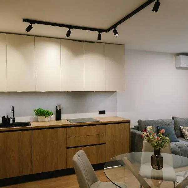 New apartment in the city free private parking, hotel ve Zvolenu