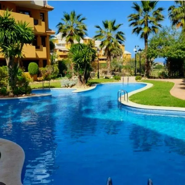 Stylish penthouse with private panoramic rooftop terrace, hotel a Torrevieja