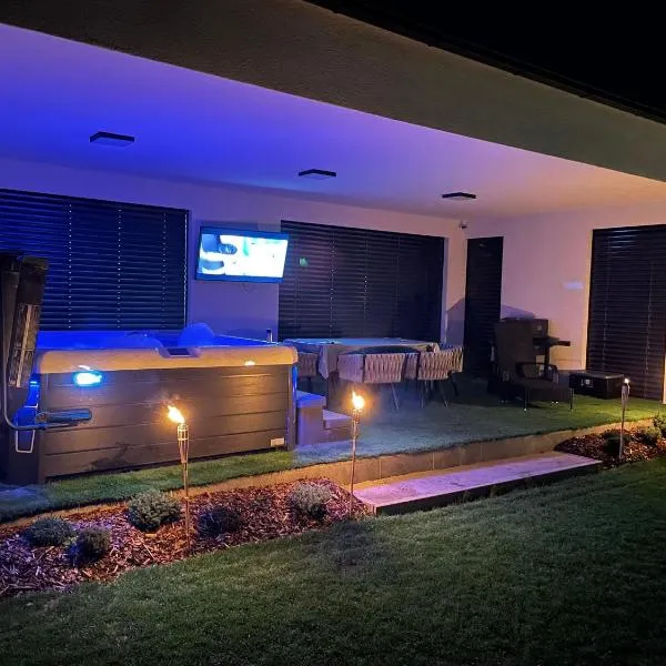 LuxHome by Lake Neusiedl with Jakuzzi, מלון בFertőszentmiklós