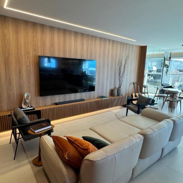 Apt luxo vista mar 160m com jacuzzi e 2 garagens
