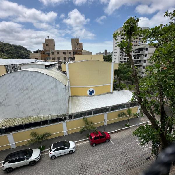 Apartamento Praia da Enseada - hidromassagem, ar condicionado sala e quartos e wifi - Foto 3