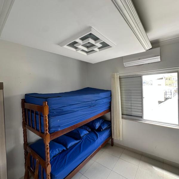 Apartamento Praia da Enseada - hidromassagem, ar condicionado sala e quartos e wifi - Foto 4