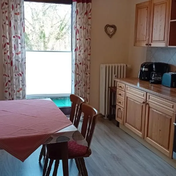 RJS Lambach GbR, Ferienwohnung am Dorfplatz, hôtel à Waldkappel