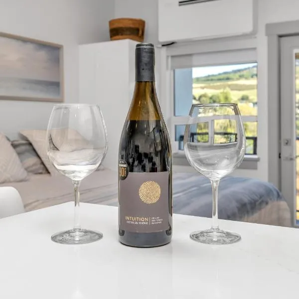Vita Resort Vernon - Modern Studio on Okanagan Lake, khách sạn ở Vernon
