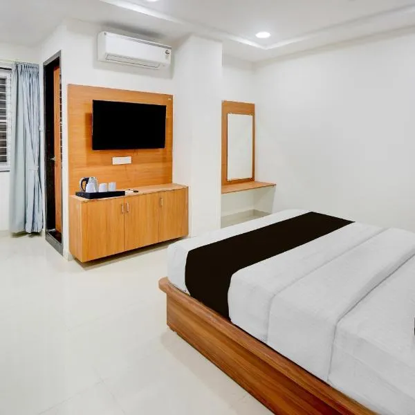 Super Townhouse Oak Public Garden Hanamkonda Formerly Vishnu Grand, hotel in Warangal