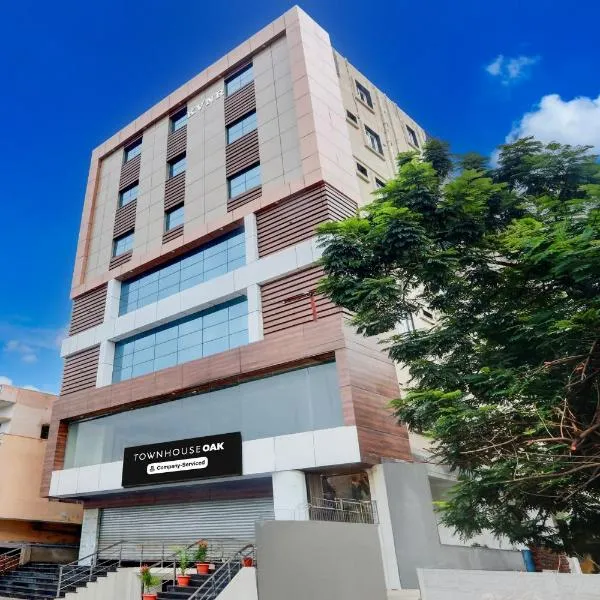 Super Townhouse Oak Public Garden Hanamkonda Formerly Vishnu Grand, hotel v destinaci Warangal