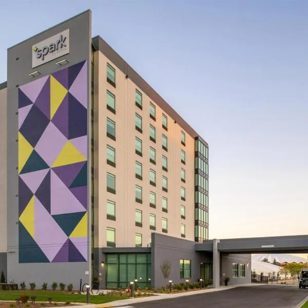 Spark By Hilton Madison Central, hotel in Madison