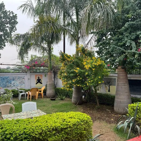 Sunrise Bed & Breakfast, hotel in Khajurāho