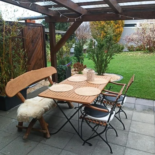 Garten-Wohnung, hotel in Eschen