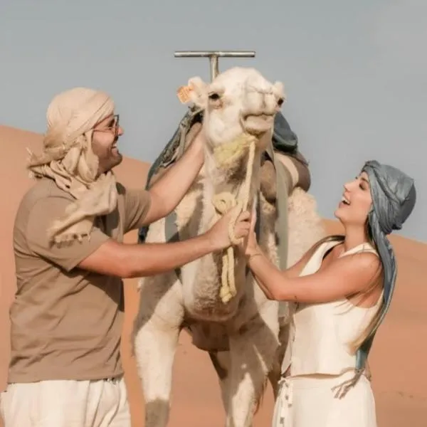 Sunlight Luxury Desert Camp, hotelli kohteessa Merzouga