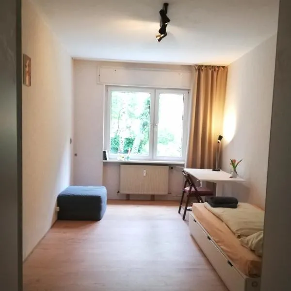 Dein Zimmer bei der Spree, hotel i Berlin
