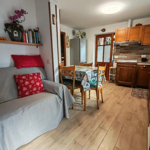 Maemorare - Caratteristico Bilocale in Casetta Indipendente, hotel di Challand Saint Anselme