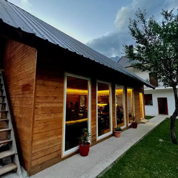 Lazer Çardaku Guest House, hotel in Valbonë