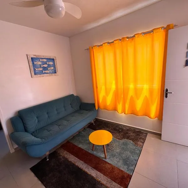 Casa em Bertioga condomínio 200 metros da praia, ξενοδοχείο σε Bertioga