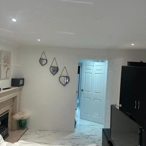 Luxury 1 Bedroom Back House In Lakeside, ξενοδοχείο σε West Thurrock