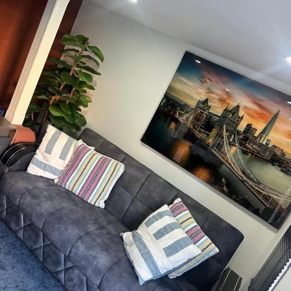 Luxury 1 Bedroom Back House In Lakeside, ξενοδοχείο σε West Thurrock