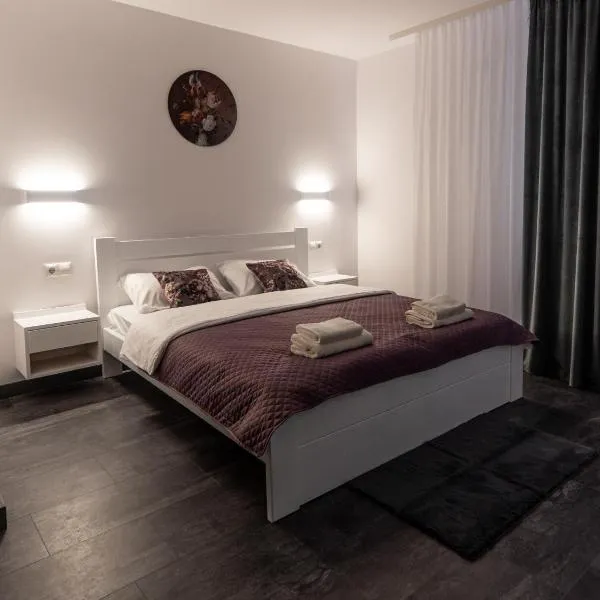 DREAM HOTEL Sambir، فندق في سامبير