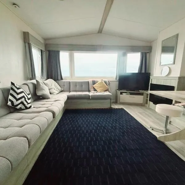 Ocean Bliss-Beach Front - Lux- Sea View- 3-Bedroom Caravan- 8 Sleeps, hotell i Hartlepool