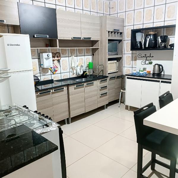 Casa Completa Independente em Bairro Tranquilo, com Estacionamento Interno e 2 Quartos - Foto 4