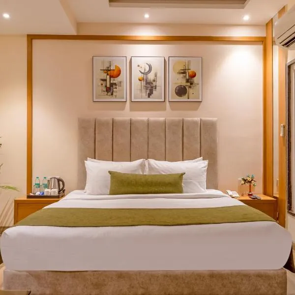 OPO Premium - Free Pickup delhi Airport, hotel in New Delhi