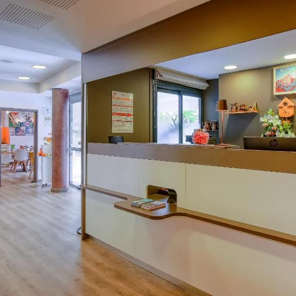 Séjours & Affaires Angers Atrium, hotel in Angers