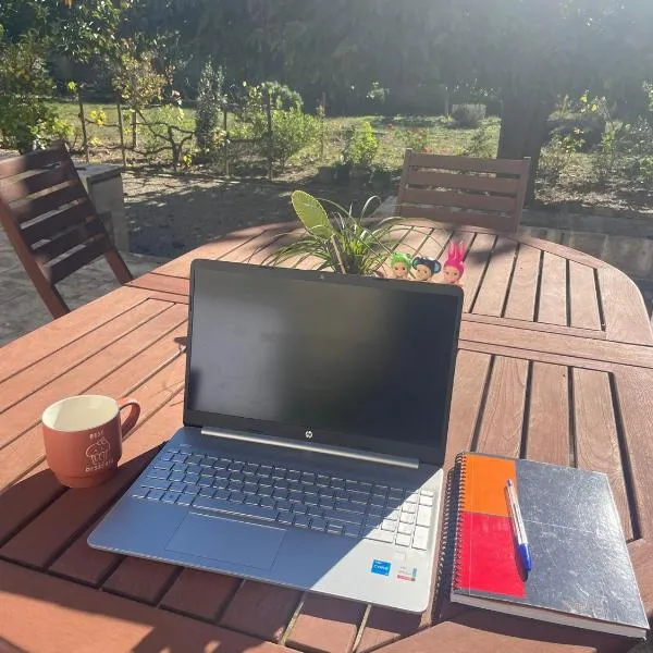 L'appart Thé - Charme apaisant au coeur des Alpilles, hotel in Paradou