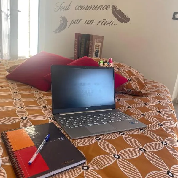 L'appart Thé - Charme apaisant au coeur des Alpilles, hotel in Paradou