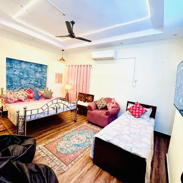 The Family Courtyard Suites - A Boutique Guest House Villa, hotel en Lucknow