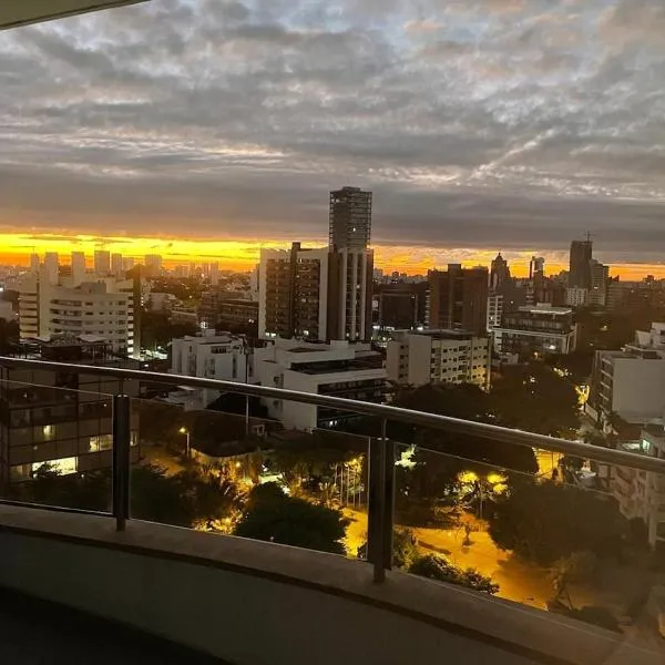 Bello departamento con hermosa vista en Equipetrol，聖克魯斯的飯店