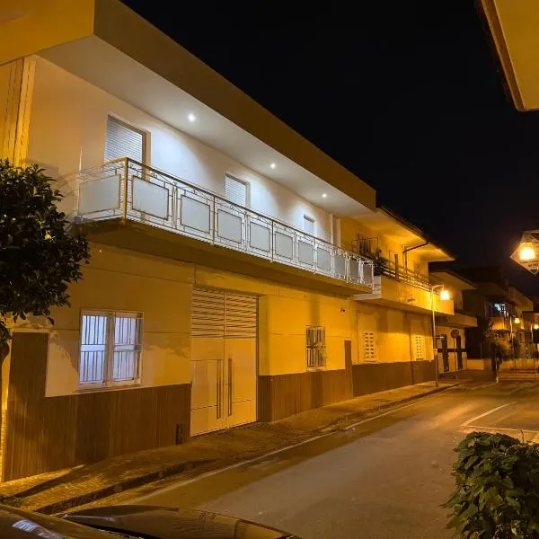 PiTer House, hotel v destinaci Lusciano