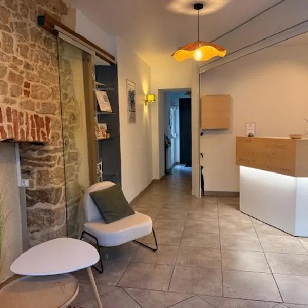 Brit Hotel L'Arrivée Guingamp, hotel v destinaci Guingamp