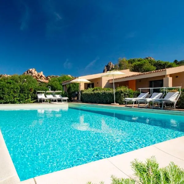 Li Chessi Arancio piscina pace e vista mare, hotel Costa Paradisóban