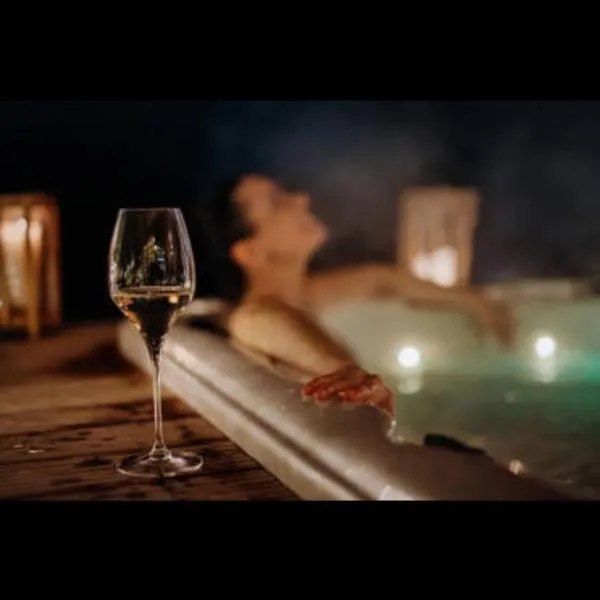 SEAS THE DAY house hot tub pet friendly bbq location location location, hotel en Gibsons