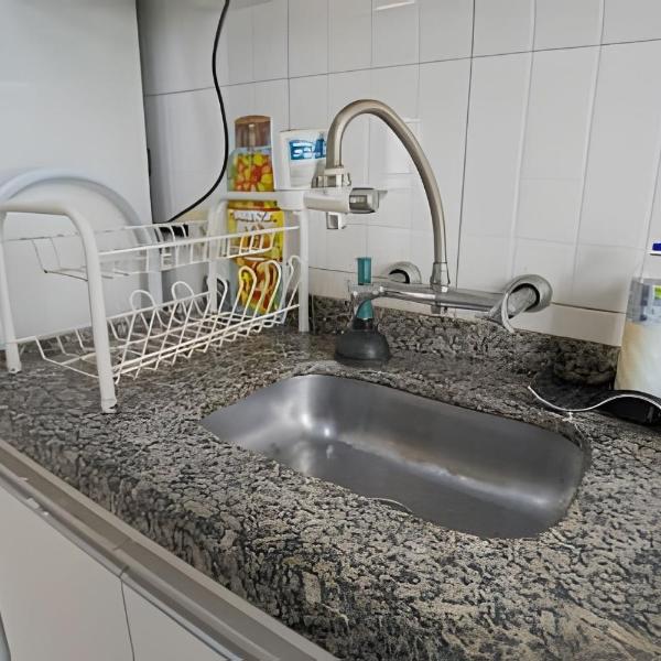 LUC115| Flat na praia da Barra com piscina e sauna - Foto 3