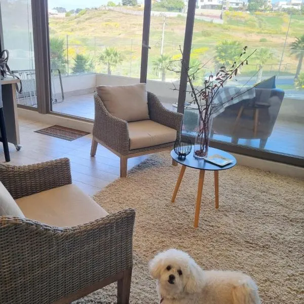 Acogedor y moderno apartamento cerca de Dunas y playa en Con Con, hotel en Concón