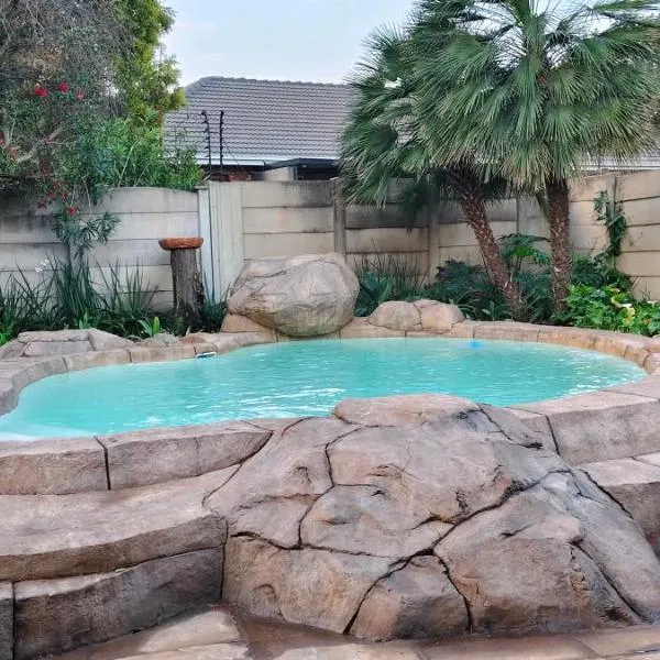 7atSapele, hotel in Germiston