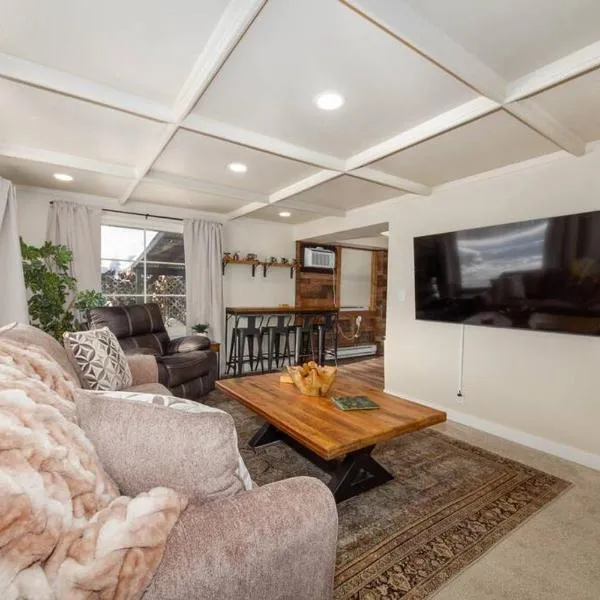 Adorable 2 BD 1 BTH Home Minutes Away from Gonzaga, hotel in Spokane